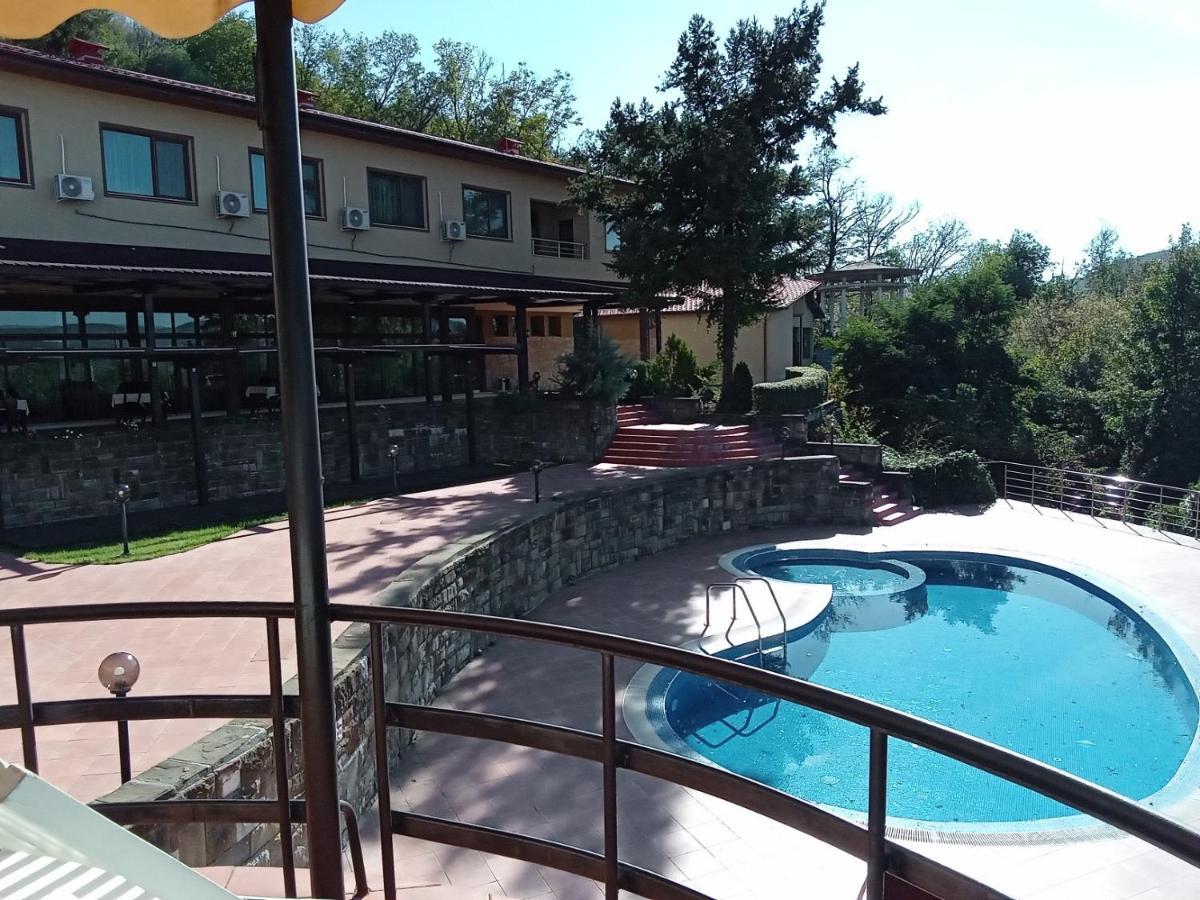Park Hotel Stratesh Lovecs Kültér fotó