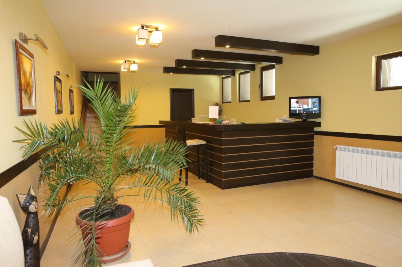 Park Hotel Stratesh Lovecs Kültér fotó