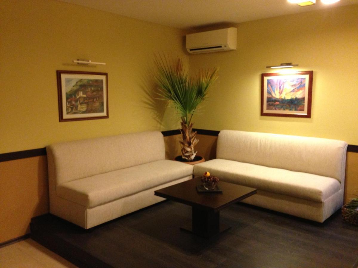Park Hotel Stratesh Lovecs Kültér fotó