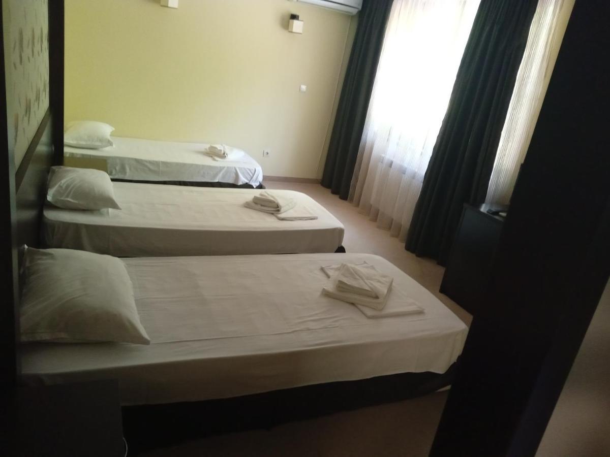 Park Hotel Stratesh Lovecs Kültér fotó
